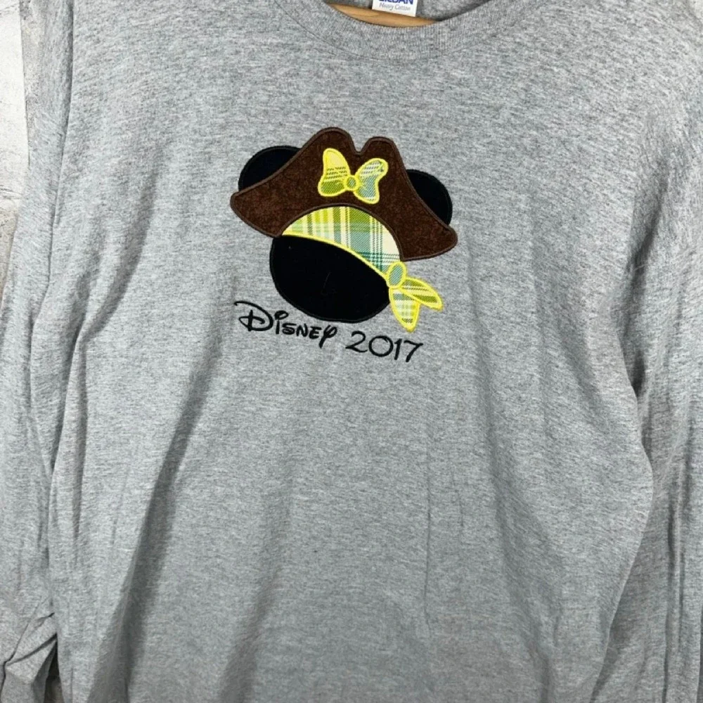 Gildenw Disney 2017 Minnie Mouse long sleeve shirt Embroidered with Minnie Mouse